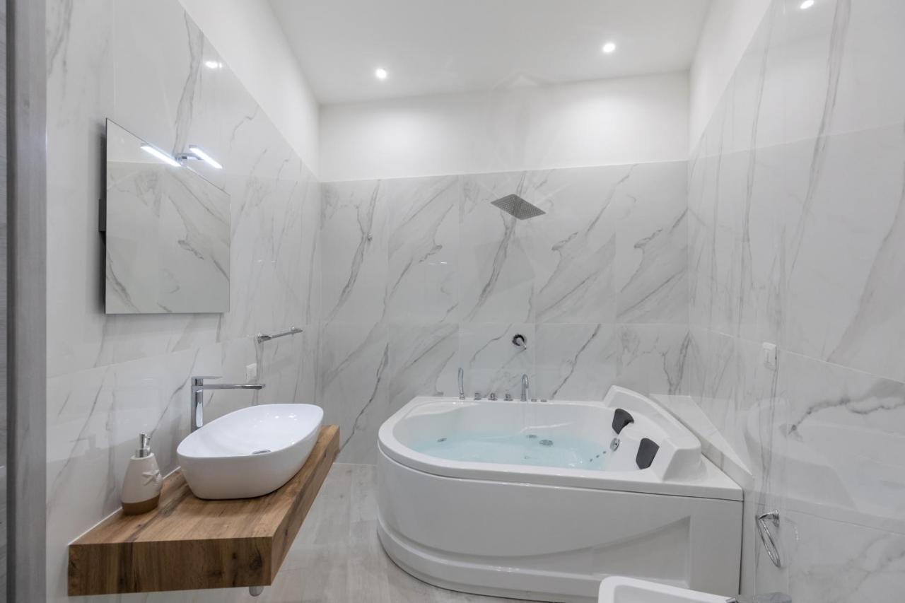 My Brilliant Home With Jacuzzi 2 Steps From St Toledo Наполи Екстериор снимка