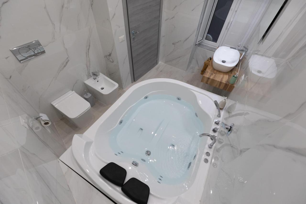 My Brilliant Home With Jacuzzi 2 Steps From St Toledo Наполи Екстериор снимка